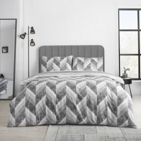 Catherine Lansfield Bedding Kamari Stripe Reversible Double Duvet Cover Set with Pillowcases Charcoal Grey