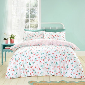 Catherine Lansfield Bedding Strawberry Garden Reversible Double Duvet Cover Set with Pillowcases White Red