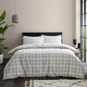 Catherine Lansfield Bedding Tufted Print Geo Reversible Double Duvet Cover Set with Pillowcases Natural