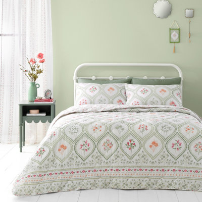 Catherine Lansfield Cameo Floral Reversible 220x230cm Bedspread Green ...