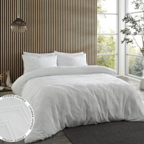 Catherine Lansfield Chevron Clipped Jacquard King Duvet Cover Set with Pillowcases White