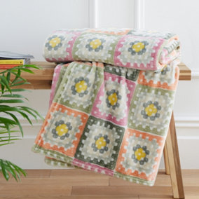 Catherine Lansfield Crochet Print Cosy 130x170cm Blanket Throw Green