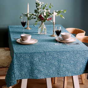 Catherine Lansfield Dining Majestic Stag Cotton 137x178cm Table Cloth Green