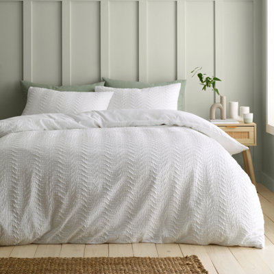 Catherine Lansfield Heatset Wave King Duvet Cover Set with Pillowcases White