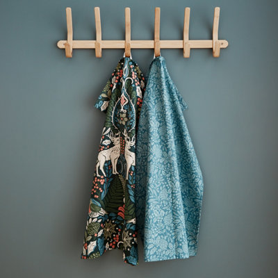 Catherine Lansfield Kitchen Majestic Stag Cotton Pack of 2 Tea Towels Green Price Comparisons | Compare The Build