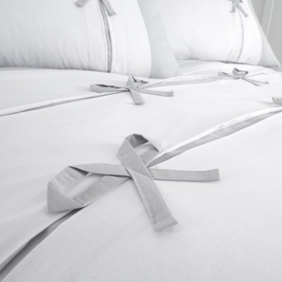 Catherine Lansfield Milo Bow Duvet Cover Set with Pillowcases White