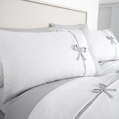 Catherine Lansfield Milo Bow King Duvet Cover Set with Pillowcases White
