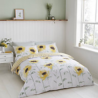 Catherine Lansfield Painted Sun Flowers Duvet Cover Set with Pillowcases Yellow