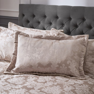 Catherine Lansfield Pillowcases Damask Jacquard Quilted 50x75cm border Pack of 2 Pillow cases with envelope closure Champagne DIY at B Q