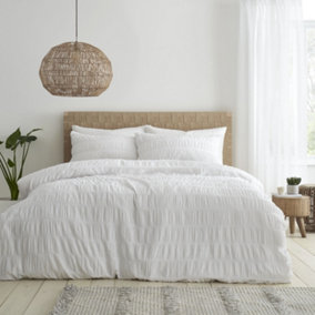 Catherine Lansfield Seersucker Embellished Double Duvet Cover Set with Pillowcases White