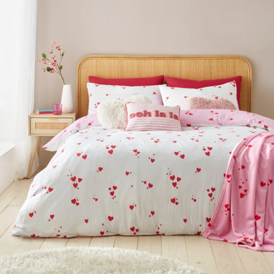 Catherine Lansfield Seersucker Heart Duvet Cover Set with Pillowcase White / Red
