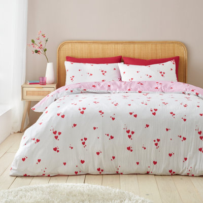 Catherine Lansfield Seersucker Heart Duvet Cover Set with Pillowcases White / Red