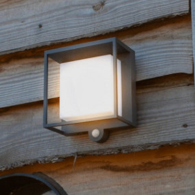 B&q solar store outdoor wall lights