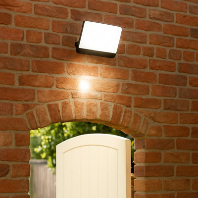CGC PARRY 15W LED Outdoor Security Floodlight Black Body with Full ...
