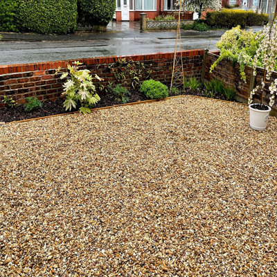Charles Watson 20mm Golden Gravel Decorative Garden Stone Bulk Bag Approx. 850kg