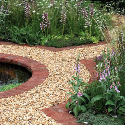 Charles Watson 20mm Golden Gravel Decorative Garden Stone Bulk Bag Approx. 850kg