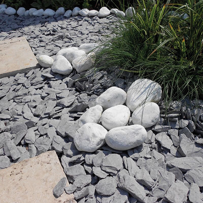 Charles Watson 20mm Welsh Slate Charcoal Decorative Garden Chippings Large Approx. 20kg Polybag