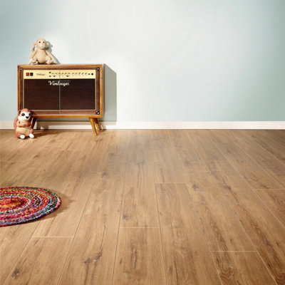 CheEx Feature Oak Brown Wood Effect Click Laminate Flooring - Plank ...