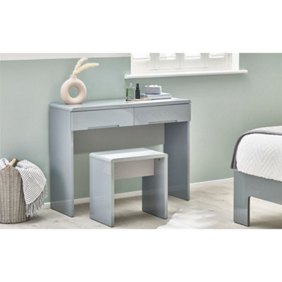 Gloss dressing deals table