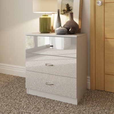 Chilton White Gloss Modern 3 Drawer Chest of Drawers DIY at B&Q