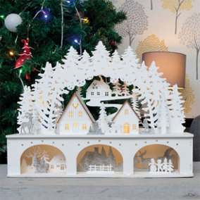 Christmas Battery Powered Wooden Light Up Festive Scene Ornament