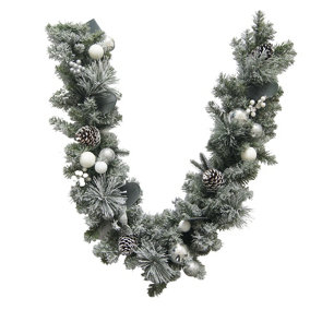 Christmas Decor: 180CM Arctic Elegance Garland with 30 LEDs, Battery Operated with Timer