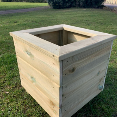 CHURNET VALLEY GARDEN FURNITURE SQUARE PLANTER