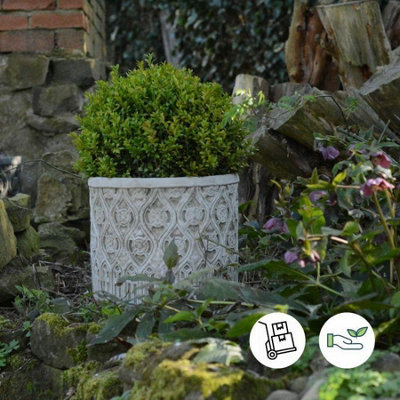 Circular garden Pot 'Tudor' with Ornate Pattern