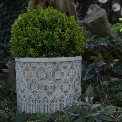 Circular garden Pot 'Tudor' with Ornate Pattern