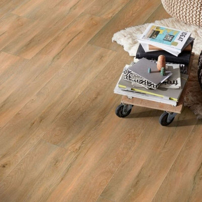 Click Laminate Flooring 12mm Cuatt Aq D81072 Sauer Oak Nature Plank Wood Effect For Home & Commercial Use 1.32m²Per Pack