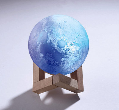 Lightning UK deal: Save 42% on this moon lamp night light