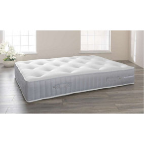 Comfy Living 4ft6 Pocket Sprung & Memory Foam Mattress with Silver border