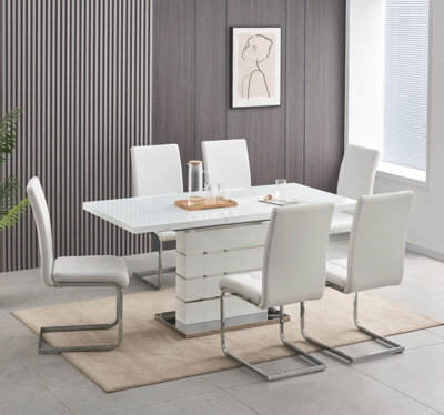 Comfy table online and chairs