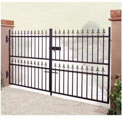 Corfe Premium Range Spear Top Low Double Gate - Steel - Fits Gap of 3048 mm x 1168 mm High - Electro Galv./Black Powder Coated