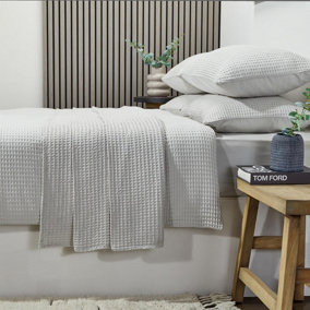 Cotton Waffle Bedspread Light Grey Quilted Throw Large Bed Runner 250 x 260cm