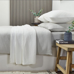 Cotton Waffle Bedspread Pure White Quilted Throw Large Bed Runner 250 x 260cm