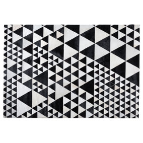 Cowhide Area Rug 140 x 200 Black and White ODEMIS