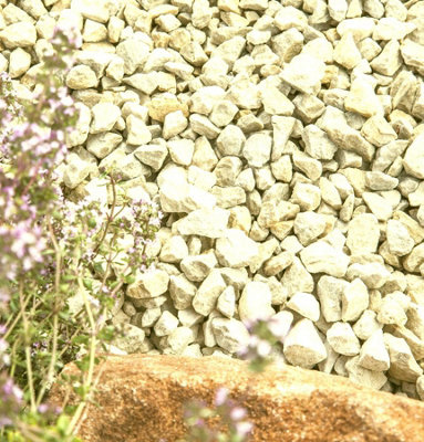 Cream Limestone Chippings 20mm - 25 Bags (500kg)