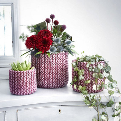 Crochet Texture Effect Ceramic Indoor Plant Pot in Burgundy. Rustic Look (Dia) 11.5 cm