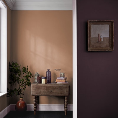 Crown Walls & Ceilings Matt Emulsion Paint Saddle Stitch - 2.5L