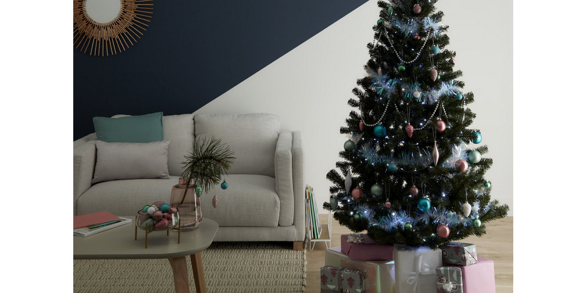 How to decorate a Christmas tree Christmas B&Q