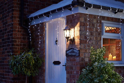 hanging christmas lights outside