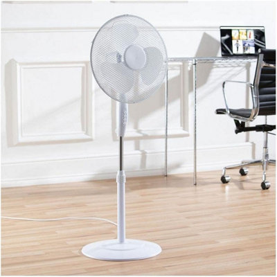 Daewoo 16 Inch White Pedestal Fan Oscillating Adjustable Tilting 3 Speed Fan