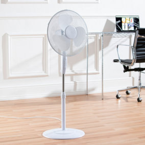 Daewoo 16"Pedestal Fan With Oscillating Tiltable Head 3 Speed Settings White COL1568GE