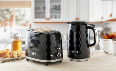 Daewoo Black Hive Retro Matching Kettle and Toaster Set 3KW