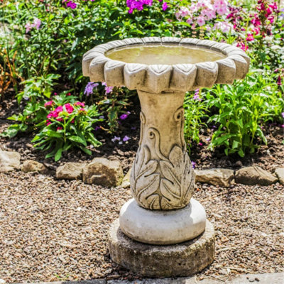 Daisy' Design Birdbath with flower-shaped Basin