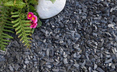 Dark Slate Chippings 20mm - 25 Bags (500kg)
