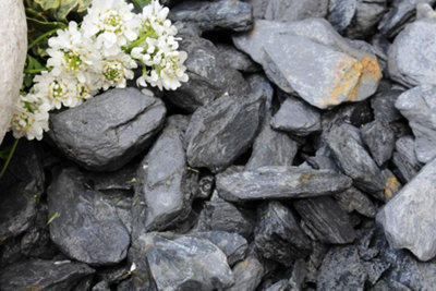 Dark Slate Chippings 40mm - 50 Bags (1000kg)