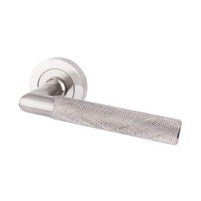 Dart Heavy Cast Brass Knurled Lever Door Handle - Unsprung on a Concealed Round Rose (Sold in Pairs) - Satin Nickel