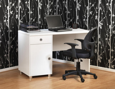 Davis office chair with wheels in black
